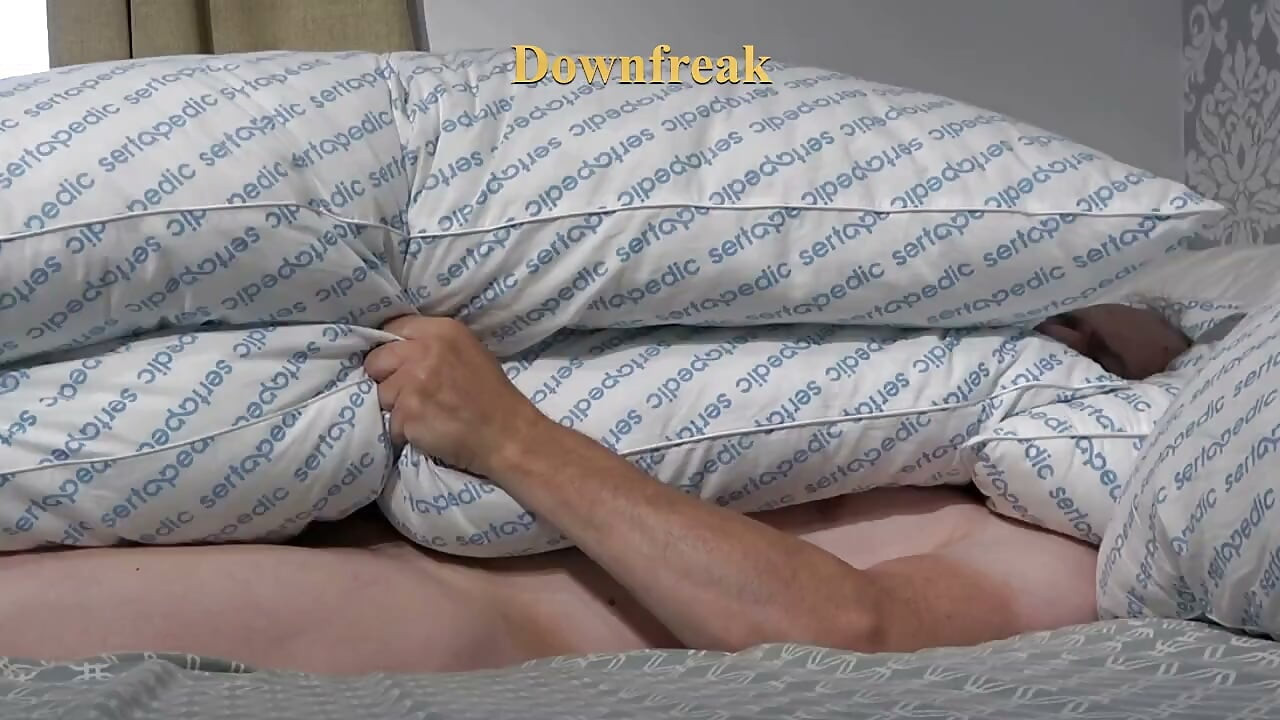 מתחכך בכריות שלי בבוקר