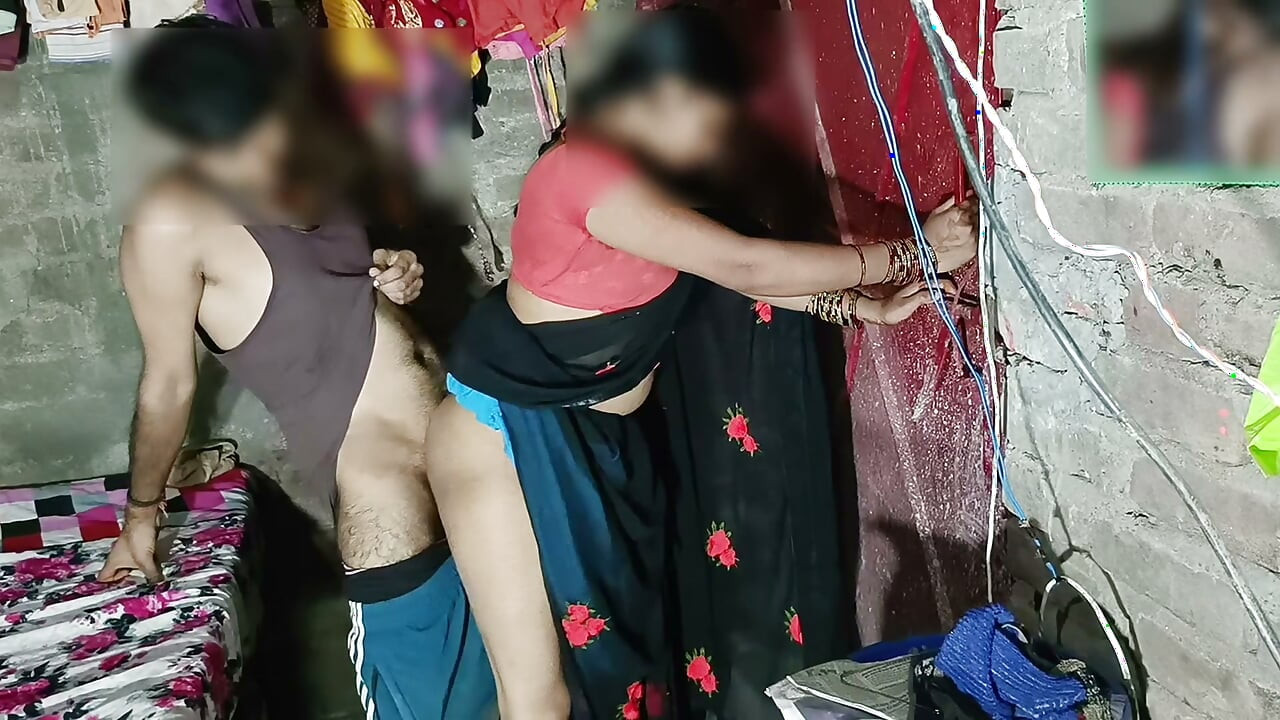 Sexo secreto em plena luz do dia, o cunhado entrou no quarto da cunhada e convenceu a cunhada, depois chupou os mamilos, escolheu a cunhada, a cunhada desceu no pau e ficou de pé para o médico.