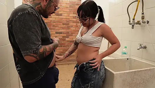 I'm fucked by the worker my stepmom hired - cumshot in the mouth