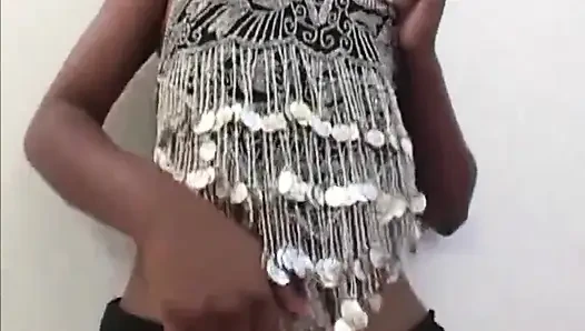 Seksi latin kadın ağzında büyük yarağı seviyor... ağzına boşalma