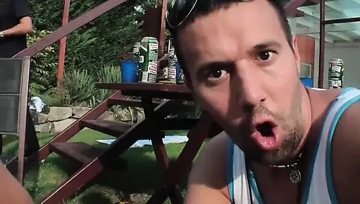 Дикая Оргия У Бассейна С Блондинками, Сосющими Большие Члены