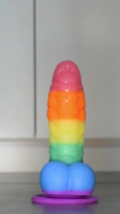 Zapanjujući trenutak iz "Velikih sisa trans dildo jaše"