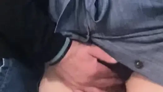 WOW!!! Cowok asing lagi asik mainin memek berbulunya