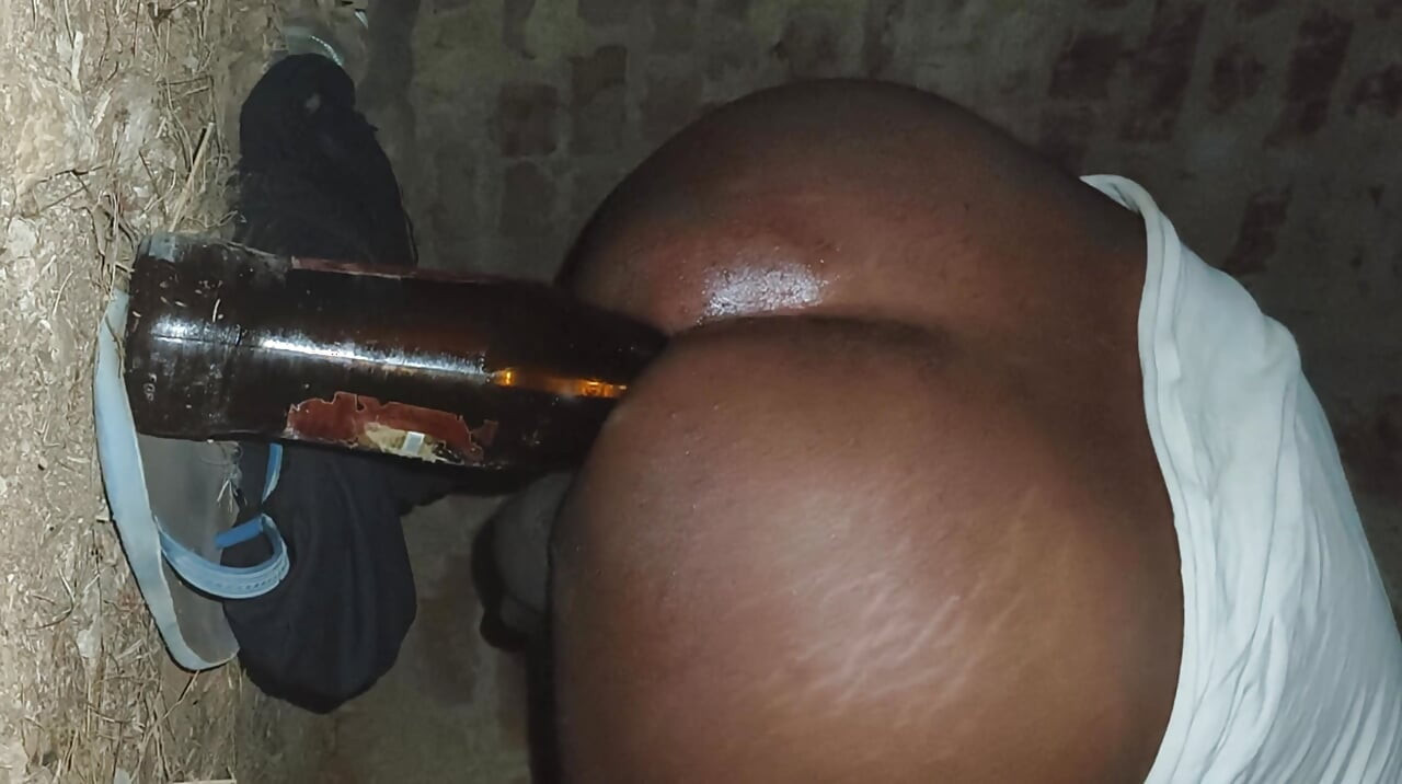 Meri Gand ki chudai beer bottle se chudai