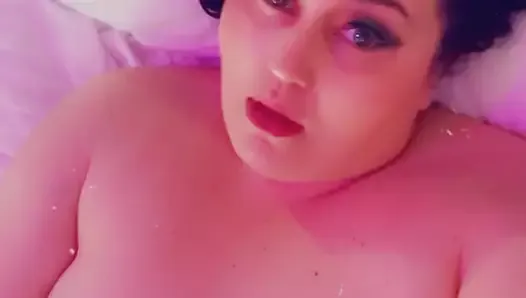 BBW Slut Megzxxxo Plays with Her Fat Pussy