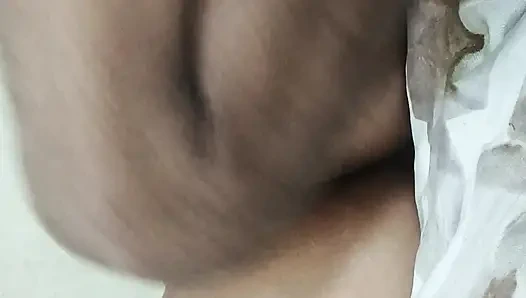 Dost ki biwi ghar pe akele gulabi panty me