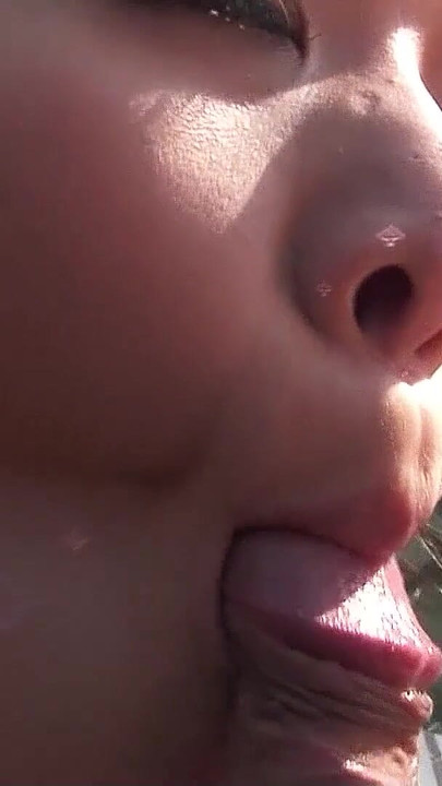 Detik hebat dari "Jepun kaya matang memberikan blowjob kepada orang asing dengan batang kecil"