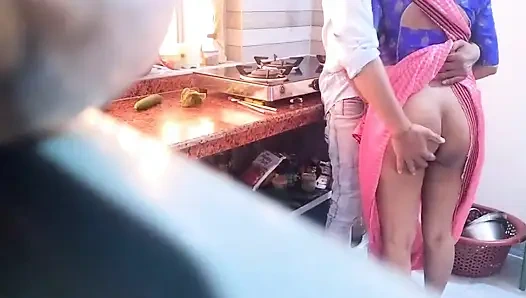 Kamwali Bhabi wurde von dem manager ihrer Firma gelassen