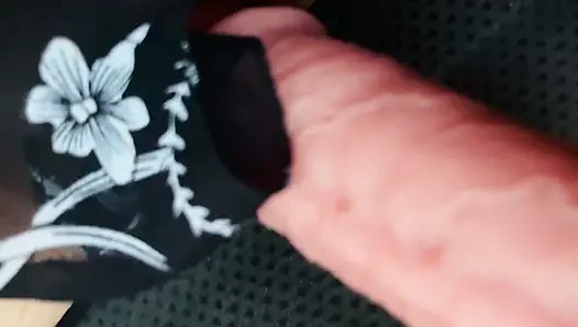 Arabada Bir Otoparkta Durup Yabancılar Tarafından Şaşırtma Riskine Kapılarak Bir Fahişe Gibi Vajinamı Dildo Yapıyorum