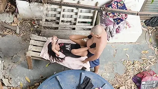 memantul tidak jalang sialan tanpa kuintal