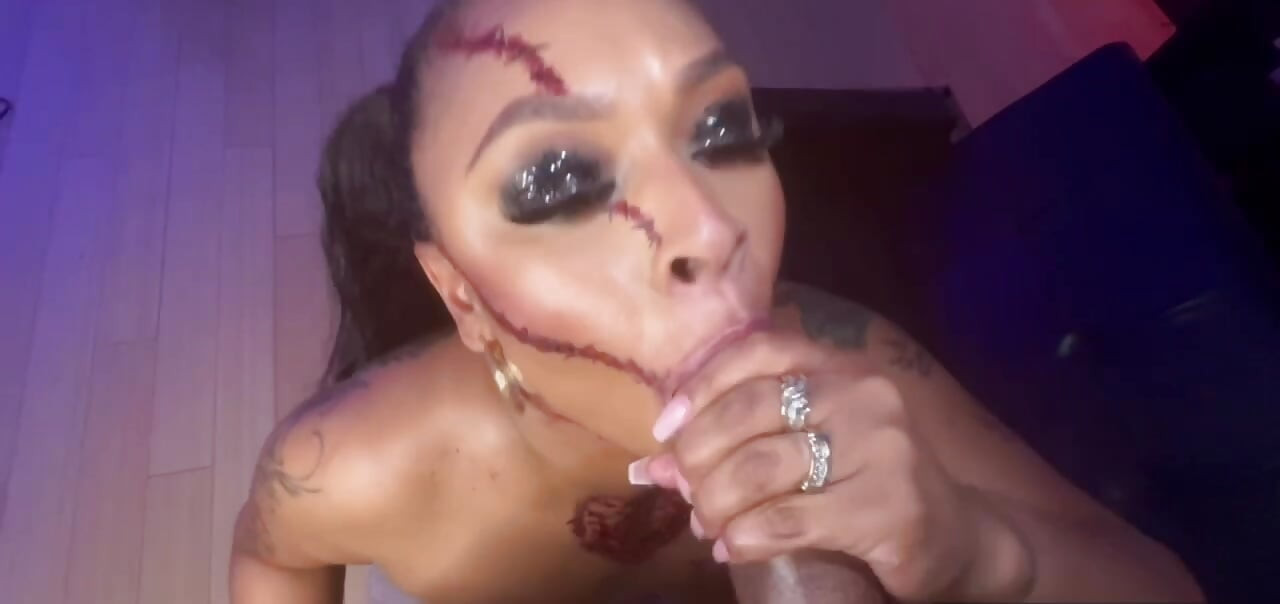 Porsha Carrera saje ptáka v POV a dostane sperma na obličej