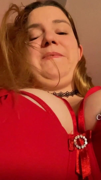 Moment emoțional de la "Domme Marie Călărește - POV trei orgasme bbw - 38G Red Torpile Bra și Hitachi Bagheta magică"