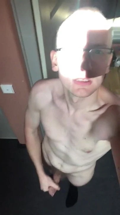 Ich rufe nackt im Treppenhaus seinen Namen