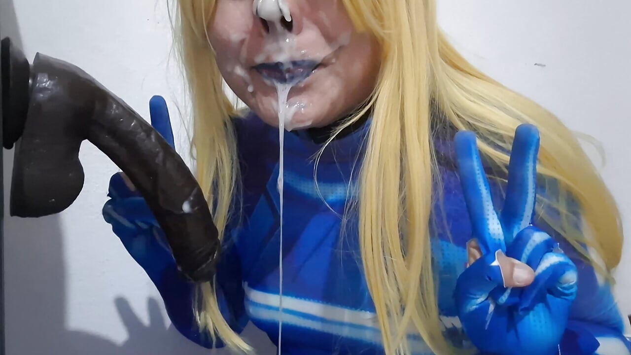 Fofa Samus Femboy com BDSM Nosehook dando um boquete desleixado para bbc dildo, garganta profunda, foda facial e comer sêmen