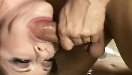 Yaramaz Fransız sürtük yüzünü sikiyor ve dölle kaplanıyor