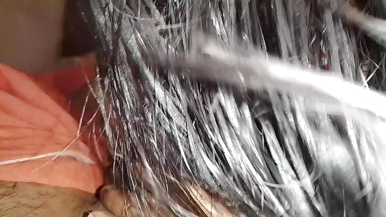Menina indiana mallu coloca o pênis do marido na boca