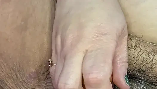 Ngentot memek becekku pakai sabun