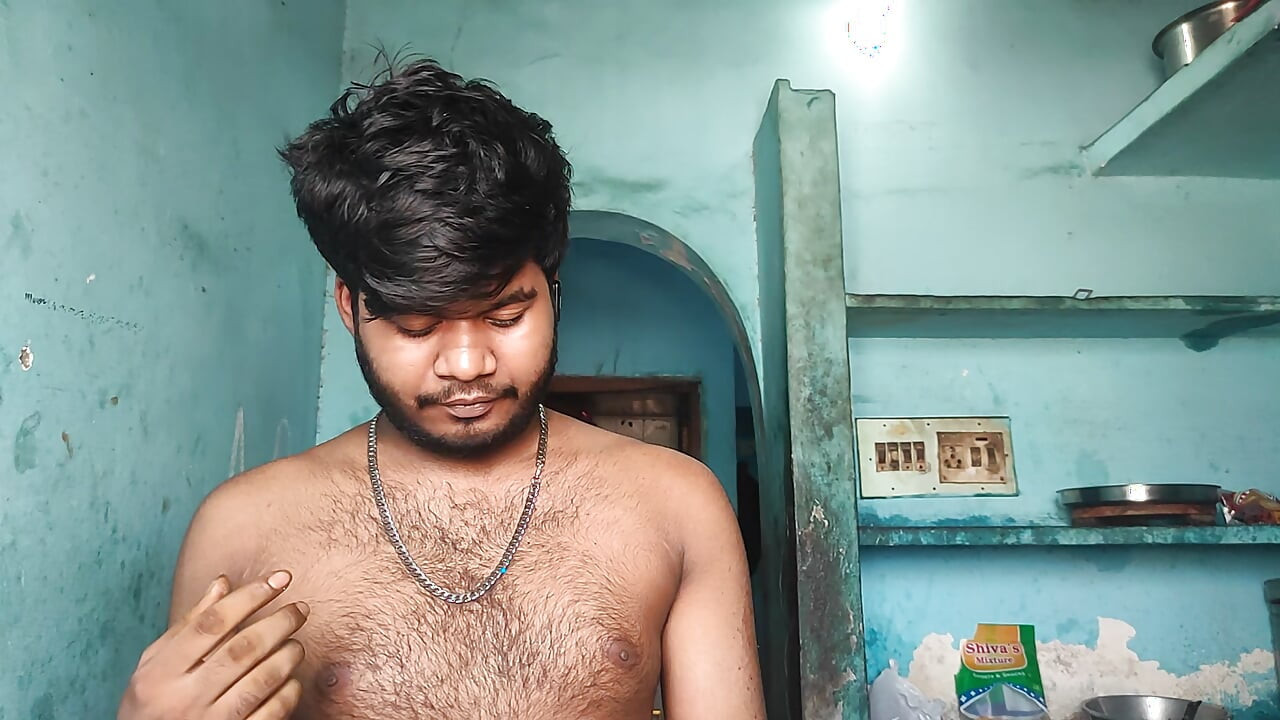 ALONE AT HOME FULL MOVIE ( HINDI AUDIO