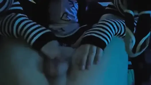 Alisaxxxcumshot bu gece yoğun solo travesti fantezisi gerçekleştiriyor