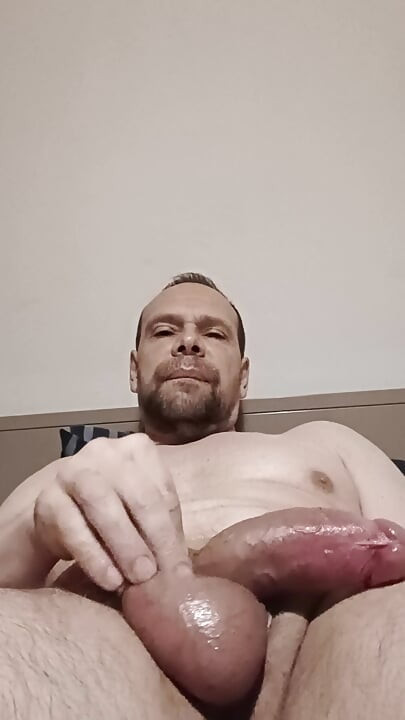 Je dis des grossièretés et ça me fait jouir de grosses quantités de sperme