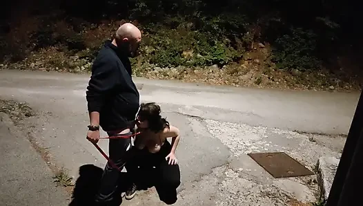 Kocam arkadaşlarının yarağını emmeme izin veriyor. Daha fazlasını istiyorum.