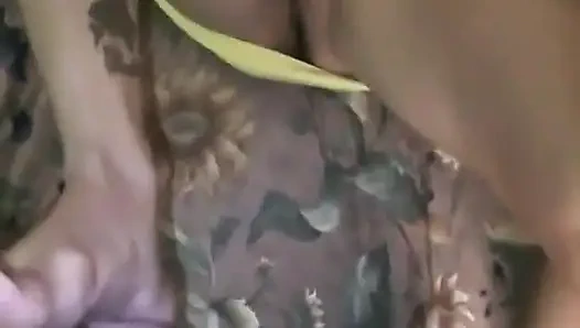 Desire Joseph'in yarağını emiyor ve sonra yüzüne boşalıyor