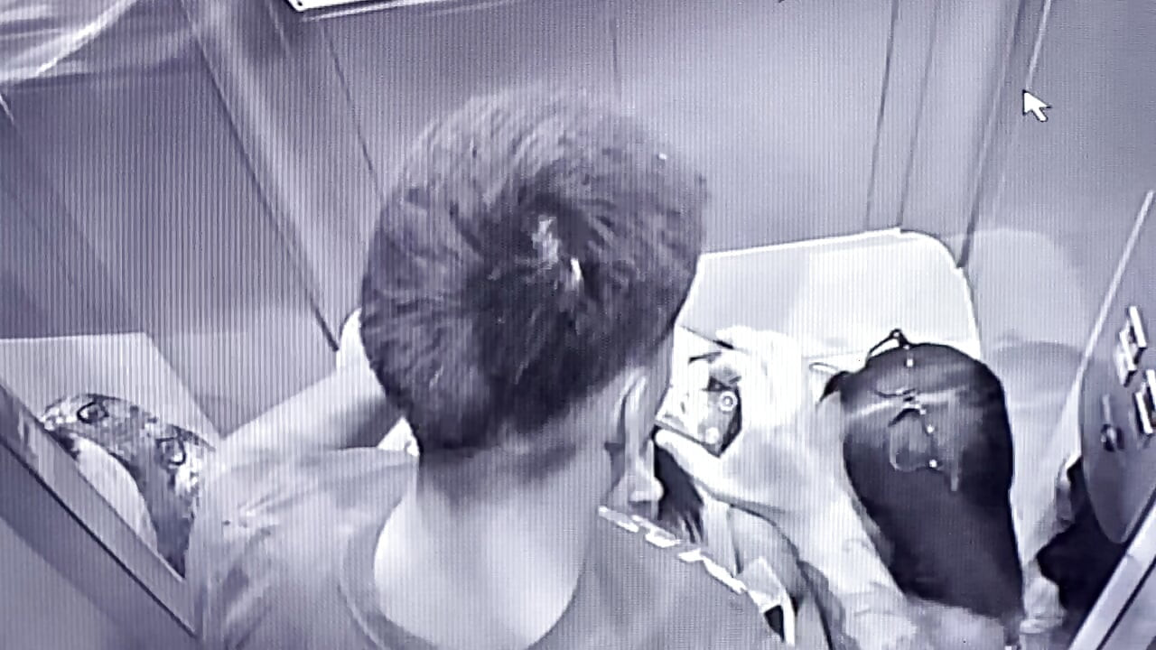 Real amateur threesome on the elevator