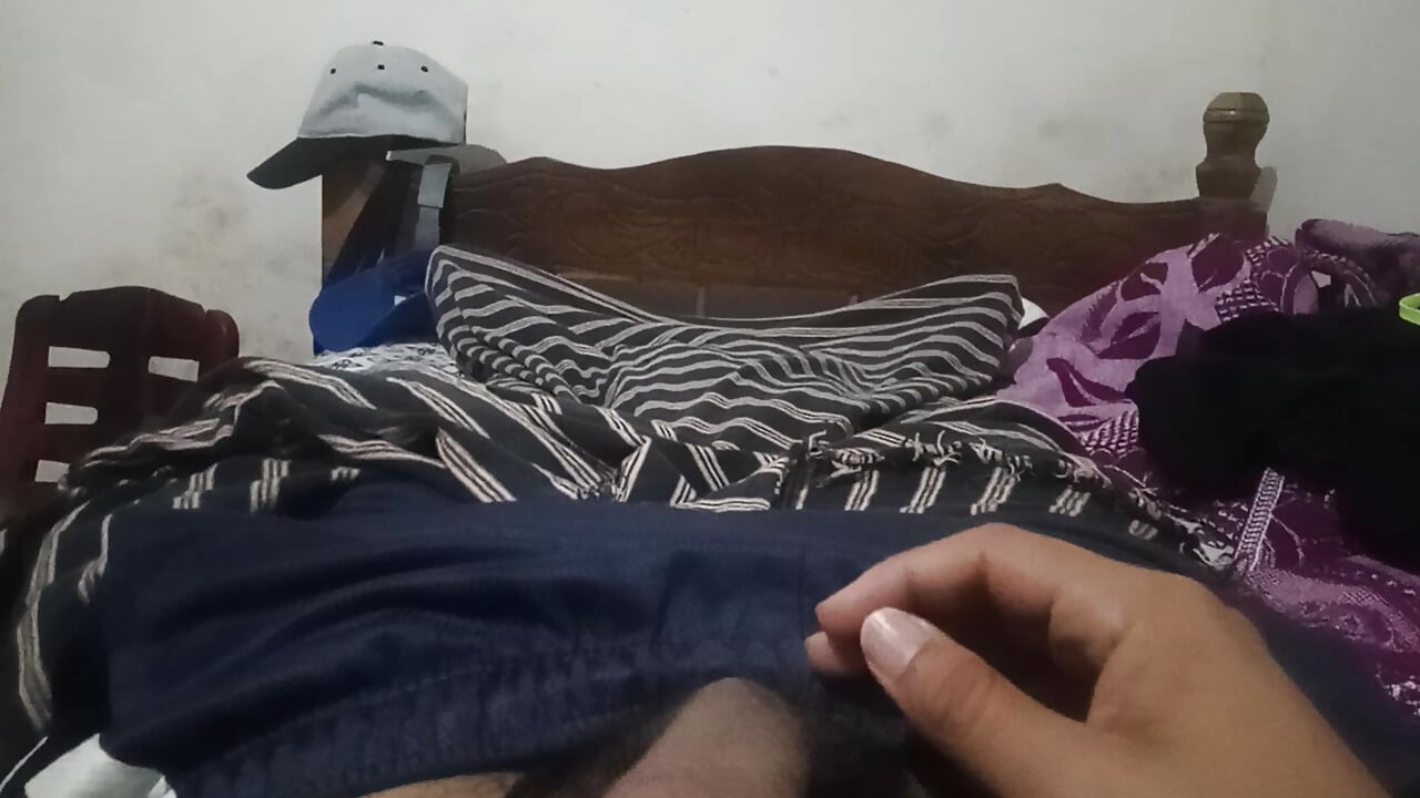 Amateur Nicaraguan man masturbates with all the milk in the tank to