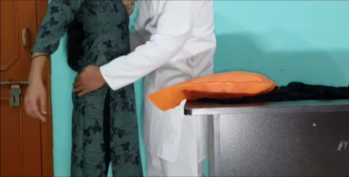 Dasi Bhabhi Sex with Tailor in Shop