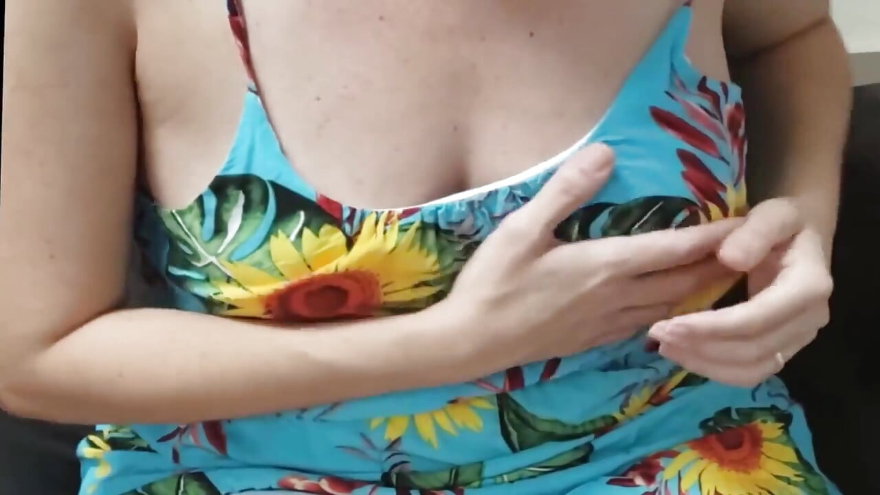 セックスのために男性を求めている成熟した熟女