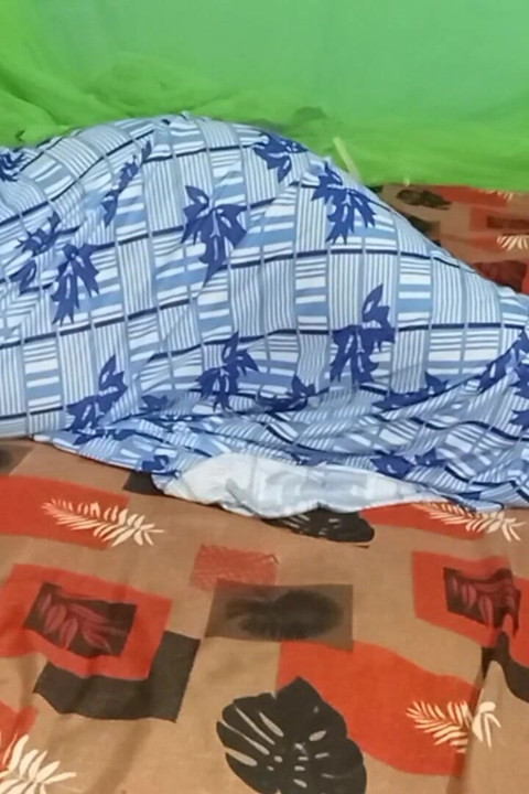 فتاة هندية جميلة جدا لديها handjob .