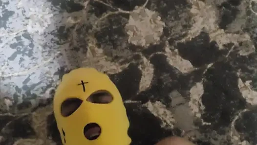 Herrin footjob und ballbusting-sklave zu hause