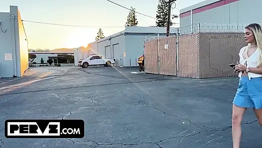 Затруднительную Riley Star пустили паровозиком после спасения на обочине дороги два незнакомца