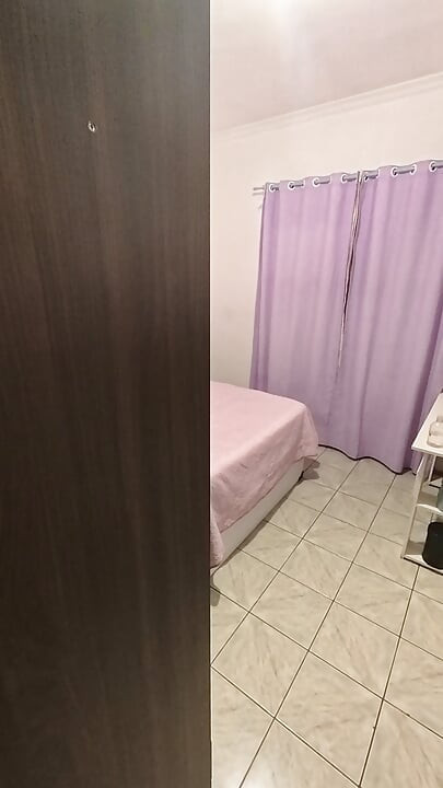La belle-mère se met à quatre pattes pour que son beau-fils utilise sa chatte.