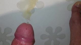 Pinkeln & Sperma in der Dusche