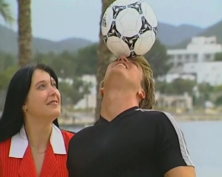 Women Are on Vacation Without Their Husbands and Blow and Fuck Around the Bet