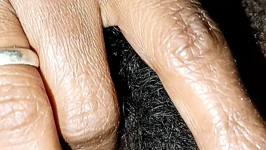 Aku lagi asik ngeliat memekku yang aduhai!