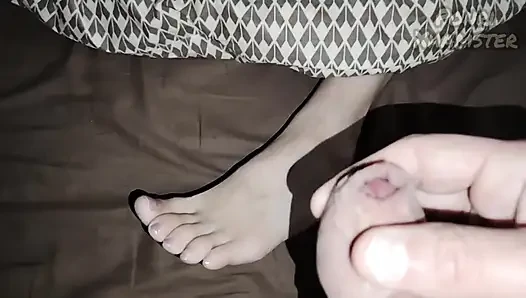 Cumming 3 times in one secret prank on your stepsister's feet is real!