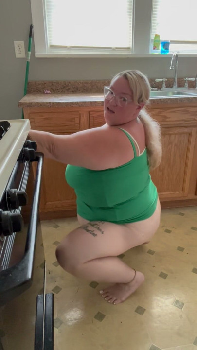 Twerking in the kitchen
