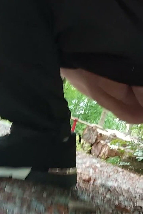 Flattulensen Pissing and Farting Outdoors