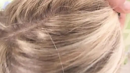 Masum genç kız sürtük üvey annesinin bir yabancıyla sikiştiğini öğreniyor