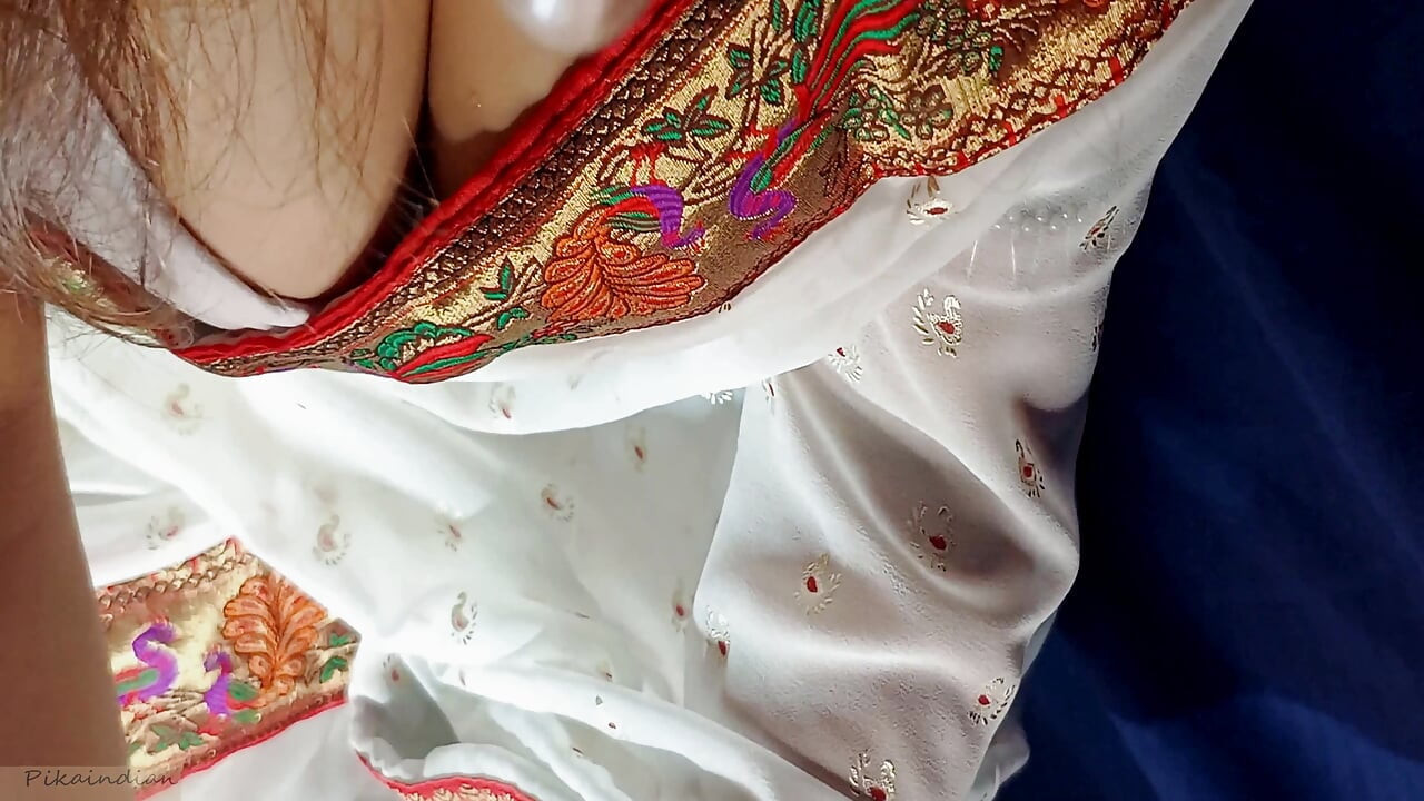 Caliente sexy india ama de casa sari blause grandes tetas naturales seducen, follando y mamada sexy india caliente