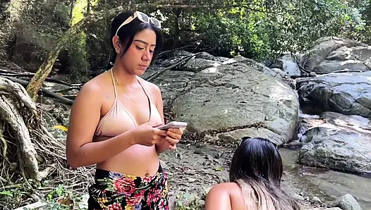 2 Latina swallow 2 cocks of strangers in the middle of the forest