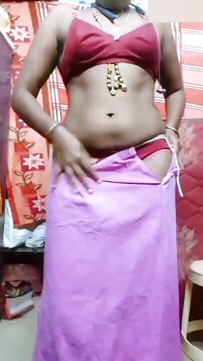Renu si istri tamil india lagi asik ngentot memeknya sambil bugil sambil bugil!