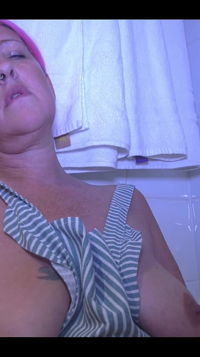 Stepmother Is Cleaning and Asks for Fuck