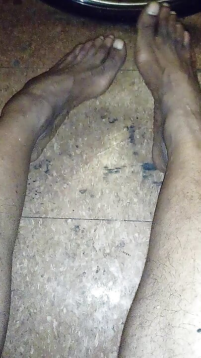 Kaki panjang yang sangat bagus dan fetish kaki yang boleh dihisap