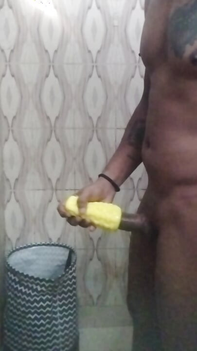 Chico desi se masturbó con un juguete sexual