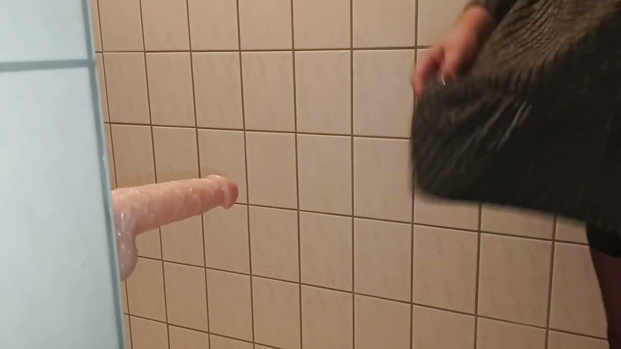 Dildo i čaša