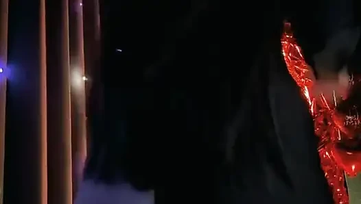 Vika sexting baştan çıkarıcı elbiseyle ekranı çalıyor