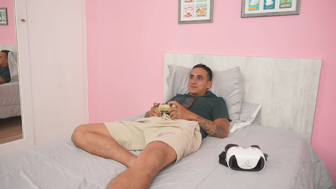 Latino MILF sa savršenim sisama jaše ogroman, tvrd kurac svog perverznog posinka